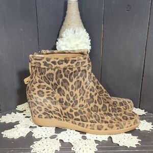 Chic Leopard Print Wedge Ankle Boots